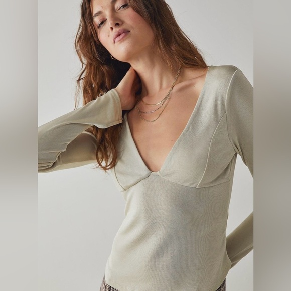 Free People Sleek Classy Long Sleeve Blouse Size Medium - Picture 1 of 11